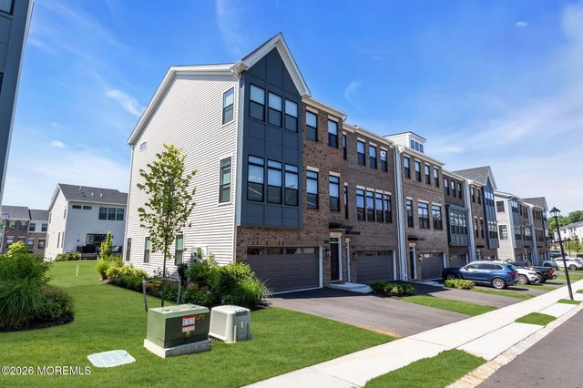 27 Linder Court, Middletown, NJ 07748