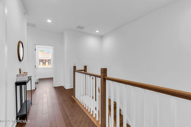27 Linder Court, Middletown, NJ 07748