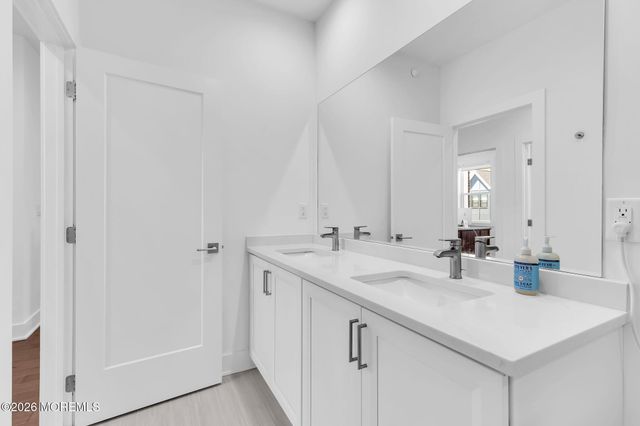 27 Linder Court, Middletown, NJ 07748