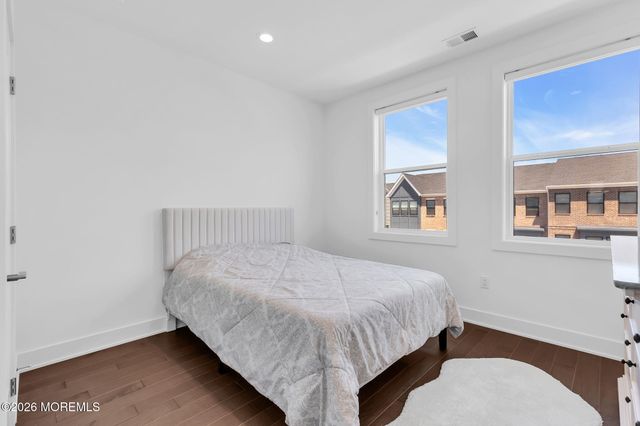 27 Linder Court, Middletown, NJ 07748