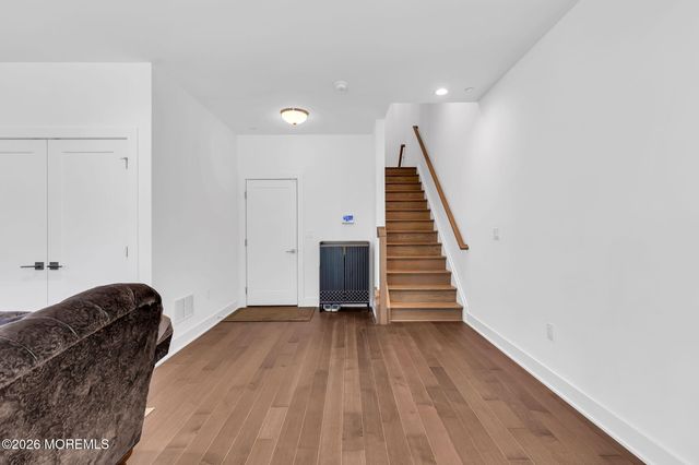 27 Linder Court, Middletown, NJ 07748