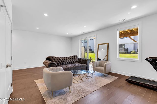 27 Linder Court, Middletown, NJ 07748