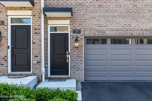 27 Linder Court, Middletown, NJ 07748