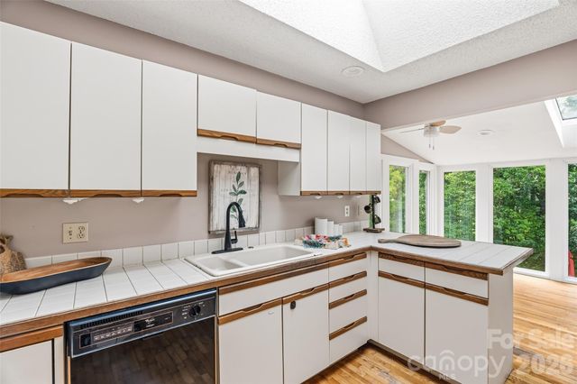16 Canterbury Drive, Arden, NC 28704