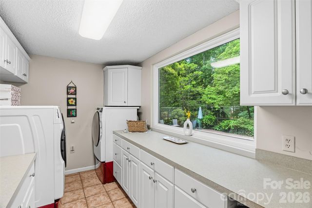 16 Canterbury Drive, Arden, NC 28704