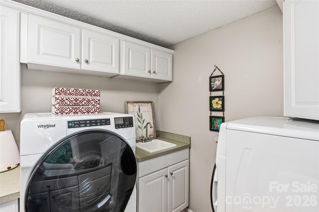 16 Canterbury Drive, Arden, NC 28704