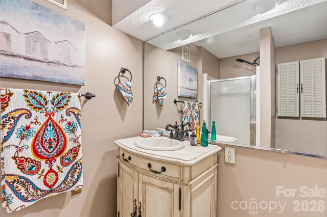16 Canterbury Drive, Arden, NC 28704