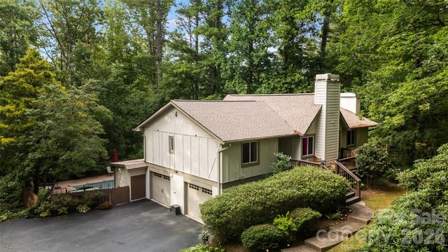 16 Canterbury Drive, Arden, NC 28704