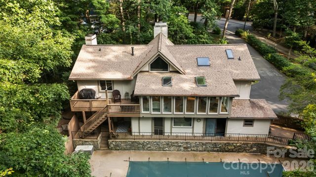 16 Canterbury Drive, Arden, NC 28704