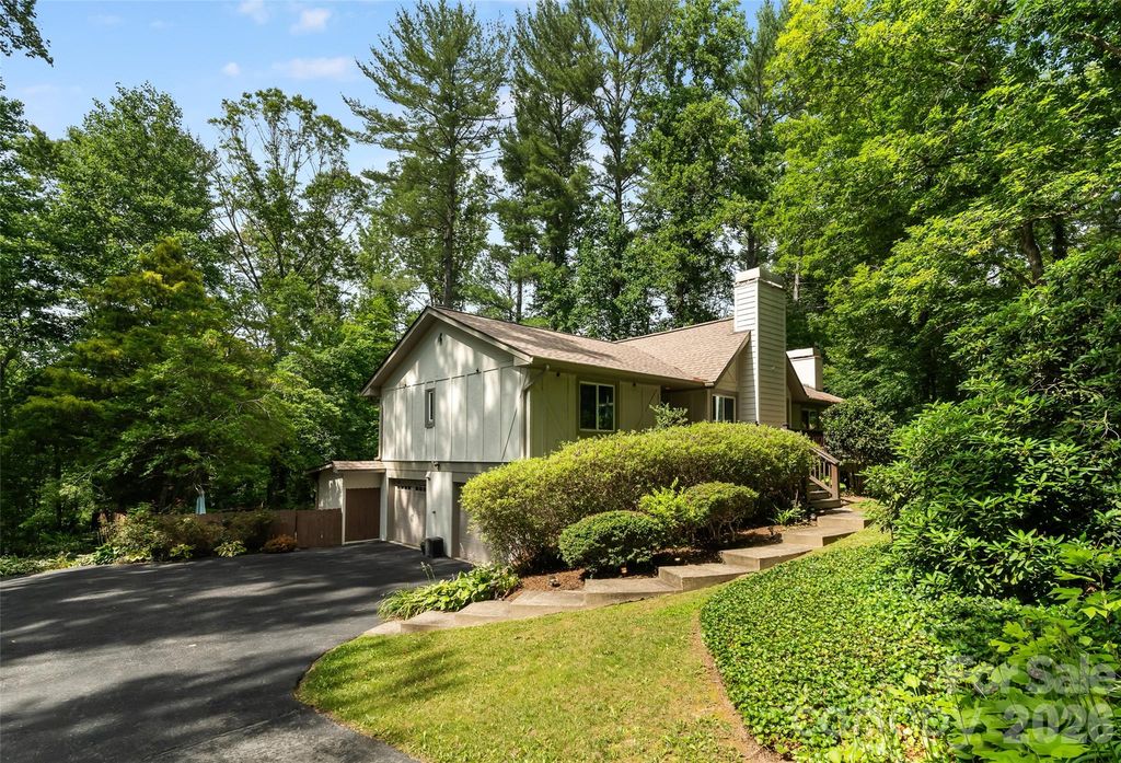 16 Canterbury Drive, Arden, NC 28704