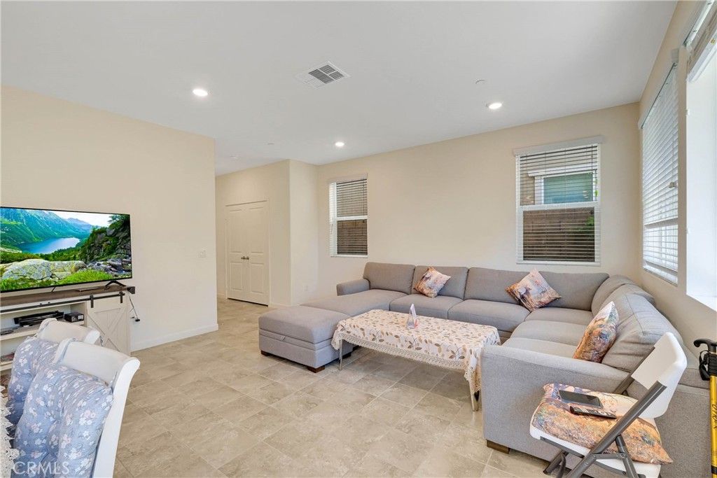 908 Werly, Pomona, CA 91768 — photo 3
