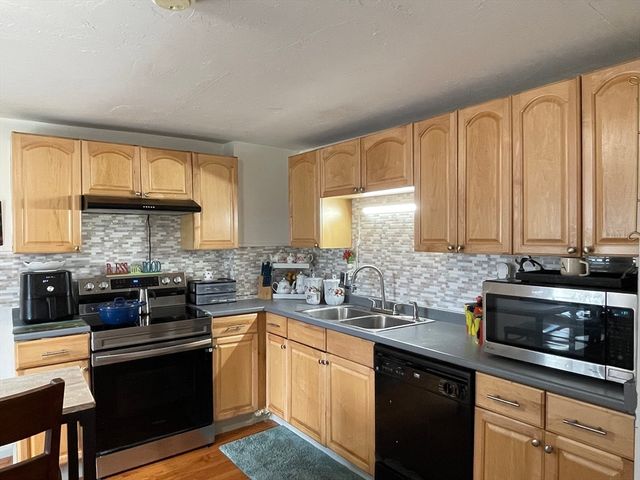 42 E Main St, Webster, MA 01570