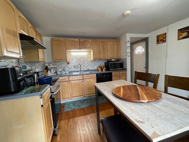 42 E Main St, Webster, MA 01570