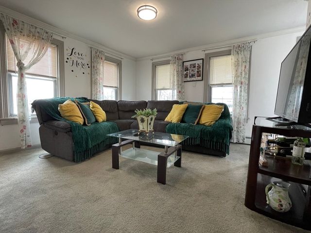 42 E Main St, Webster, MA 01570