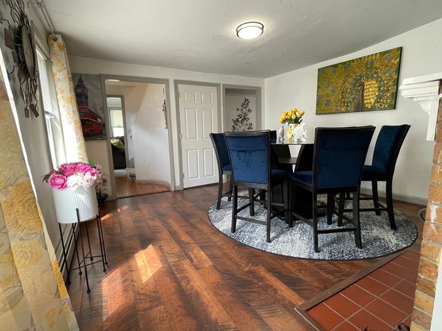 42 E Main St, Webster, MA 01570
