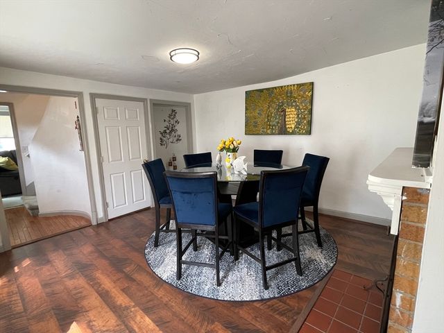 42 E Main St, Webster, MA 01570