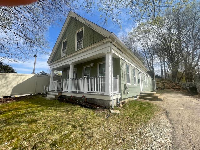 42 E Main St, Webster, MA 01570
