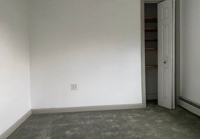 42 E Main St, Webster, MA 01570