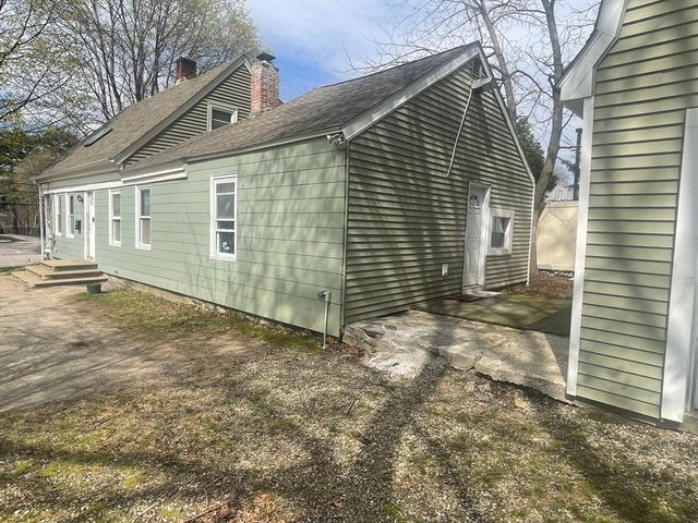 42 E Main St, Webster, MA 01570