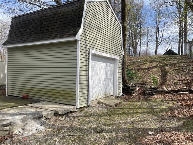42 E Main St, Webster, MA 01570
