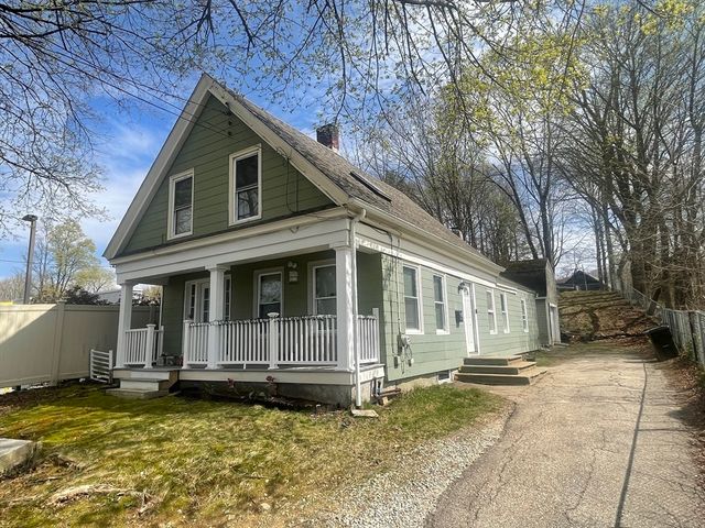 42 E Main St, Webster, MA 01570