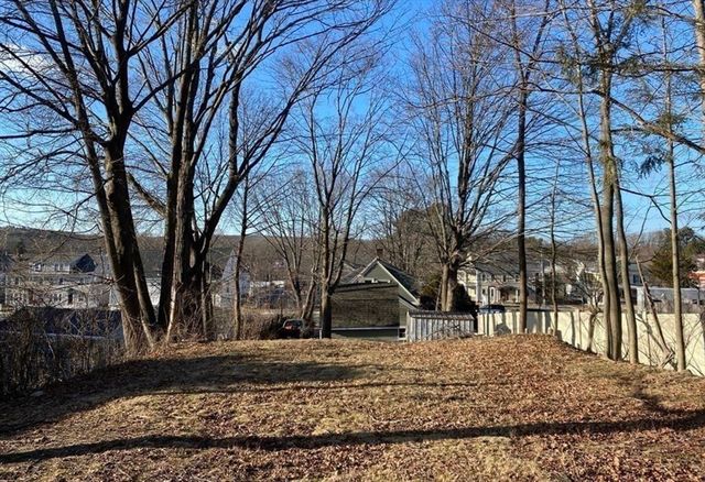 42 E Main St, Webster, MA 01570