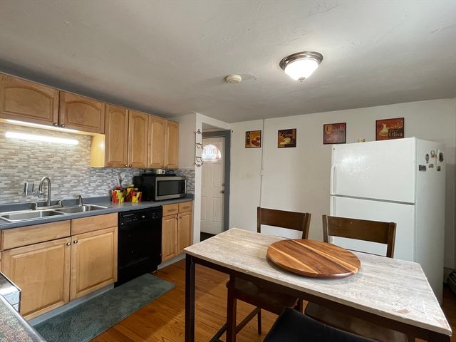 42 E Main St, Webster, MA 01570