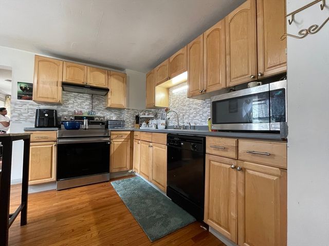 42 E Main St, Webster, MA 01570