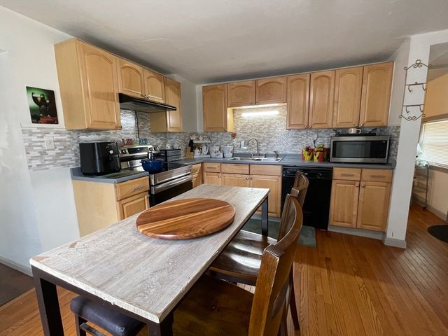42 E Main St, Webster, MA 01570