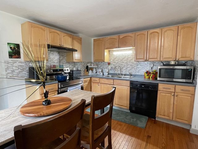 42 E Main St, Webster, MA 01570