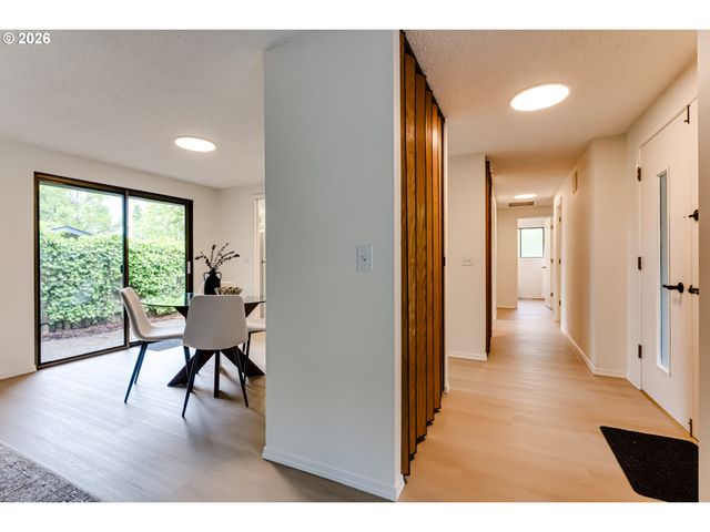 2200 BRITTANY St, Eugene, OR 97405