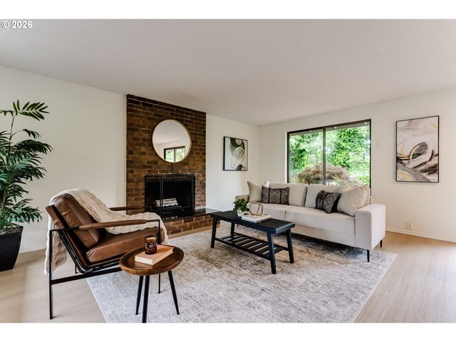 2200 BRITTANY St, Eugene, OR 97405