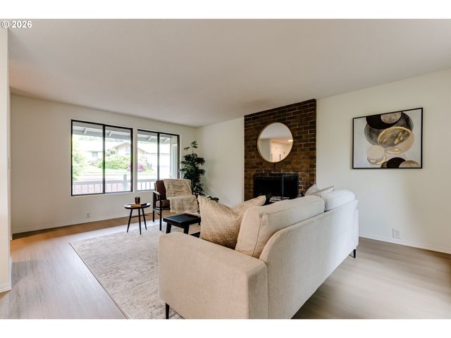 2200 BRITTANY St, Eugene, OR 97405