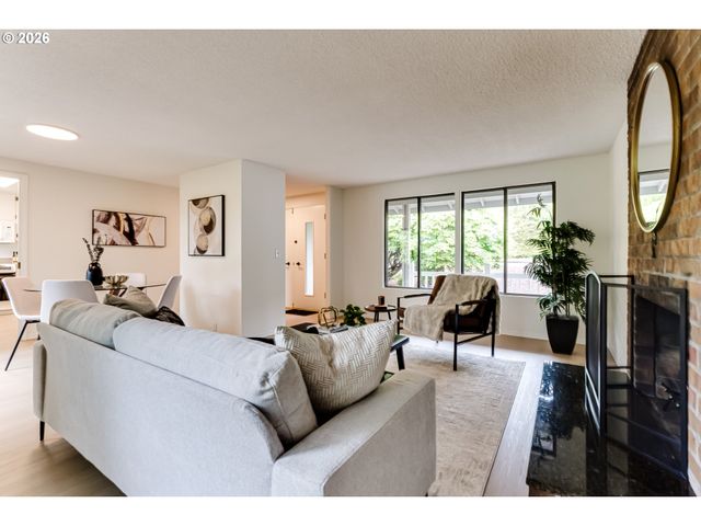 2200 BRITTANY St, Eugene, OR 97405