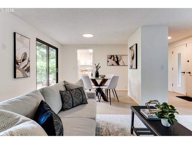 2200 BRITTANY St, Eugene, OR 97405