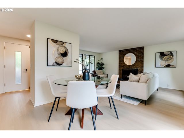 2200 BRITTANY St, Eugene, OR 97405