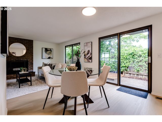 2200 BRITTANY St, Eugene, OR 97405
