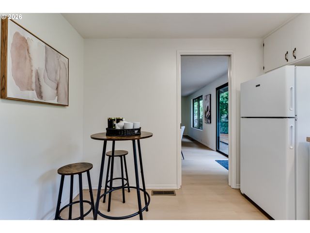 2200 BRITTANY St, Eugene, OR 97405
