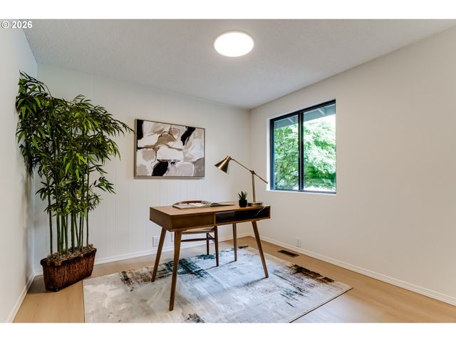 2200 BRITTANY St, Eugene, OR 97405