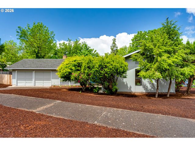 2200 BRITTANY St, Eugene, OR 97405