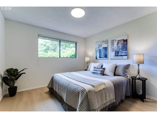 2200 BRITTANY St, Eugene, OR 97405