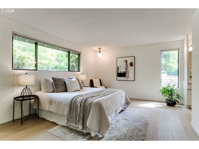 2200 BRITTANY St, Eugene, OR 97405
