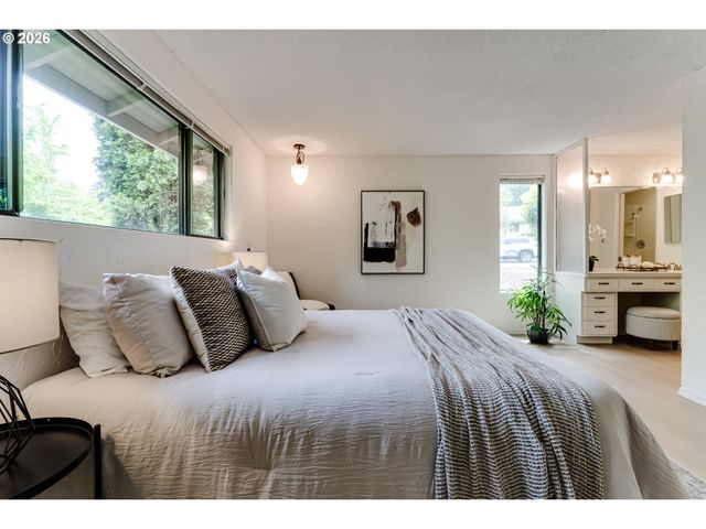 2200 BRITTANY St, Eugene, OR 97405