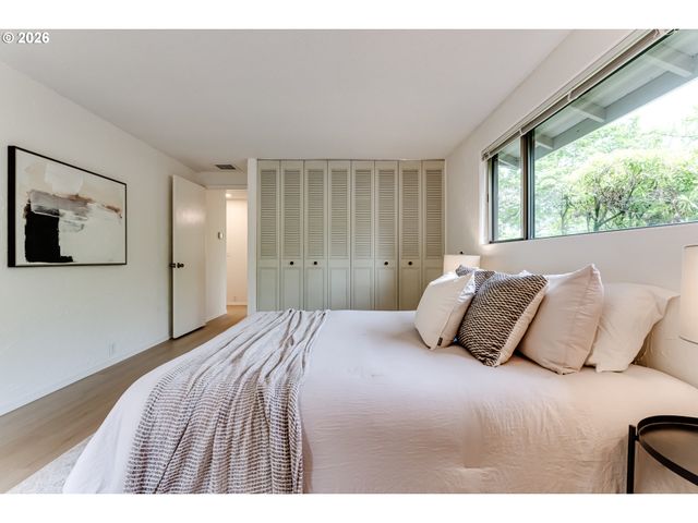 2200 BRITTANY St, Eugene, OR 97405