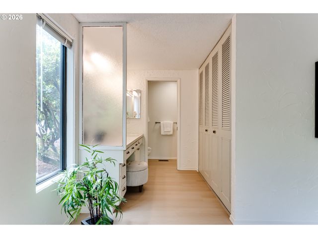 2200 BRITTANY St, Eugene, OR 97405