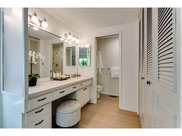 2200 BRITTANY St, Eugene, OR 97405
