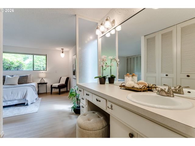 2200 BRITTANY St, Eugene, OR 97405