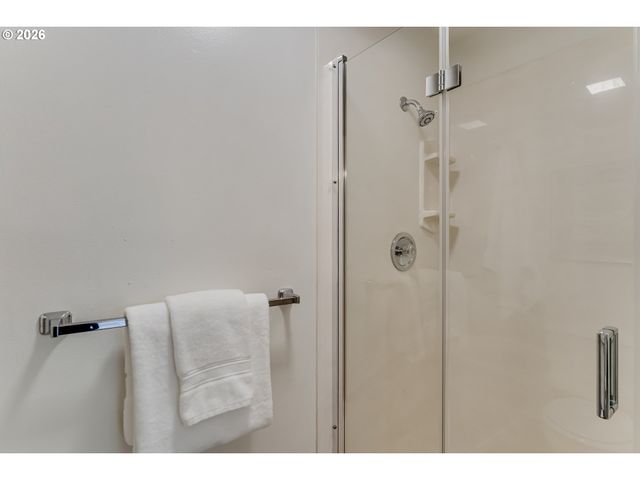 2200 BRITTANY St, Eugene, OR 97405
