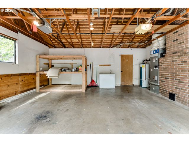 2200 BRITTANY St, Eugene, OR 97405