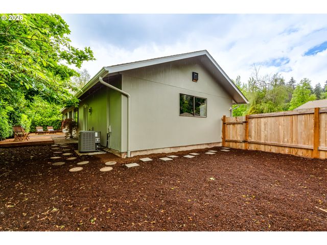 2200 BRITTANY St, Eugene, OR 97405